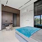 Villa Chandelier Sky Mansion *