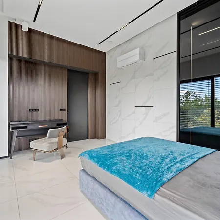 Vila Chandelier Sky Mansion *